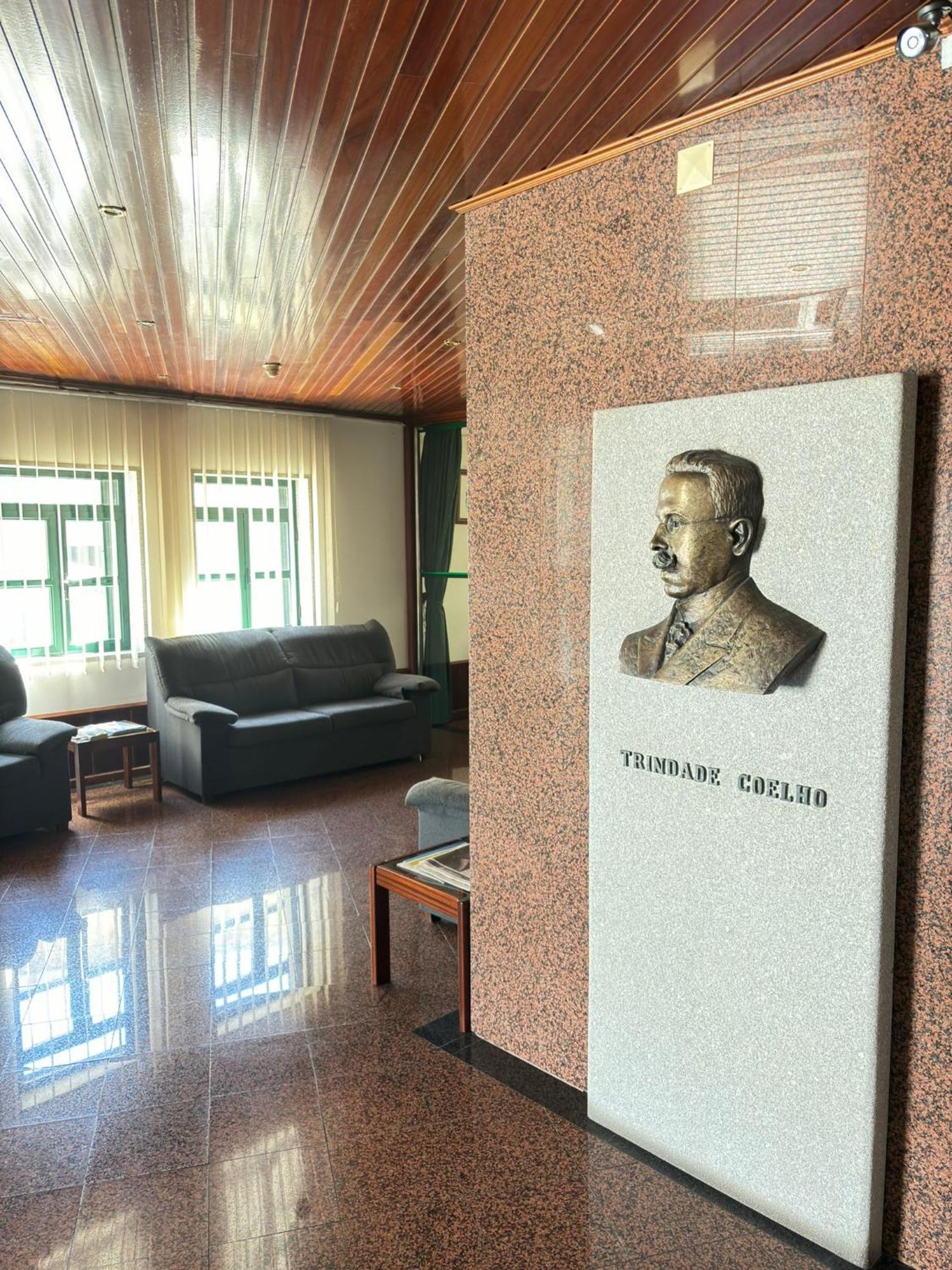 Hotel Trindade Coelho Mogadouro  Exterior photo